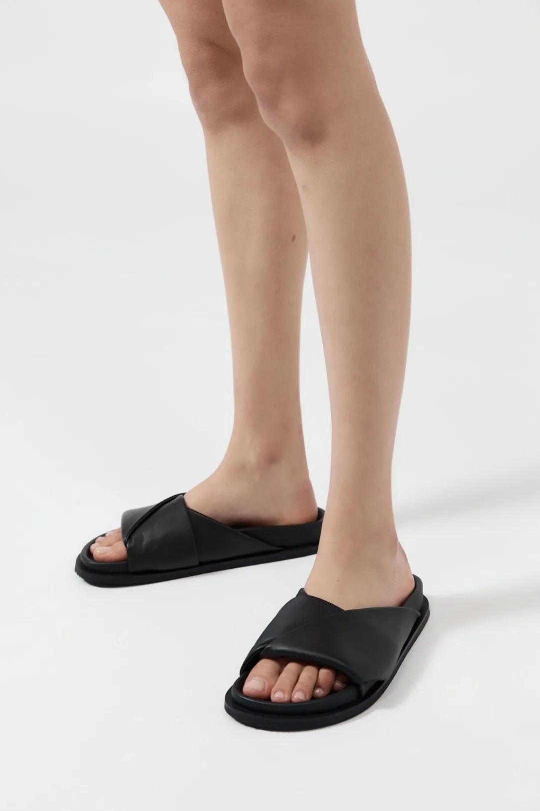 Slides*St. Agni Fold Detail Slide - Black