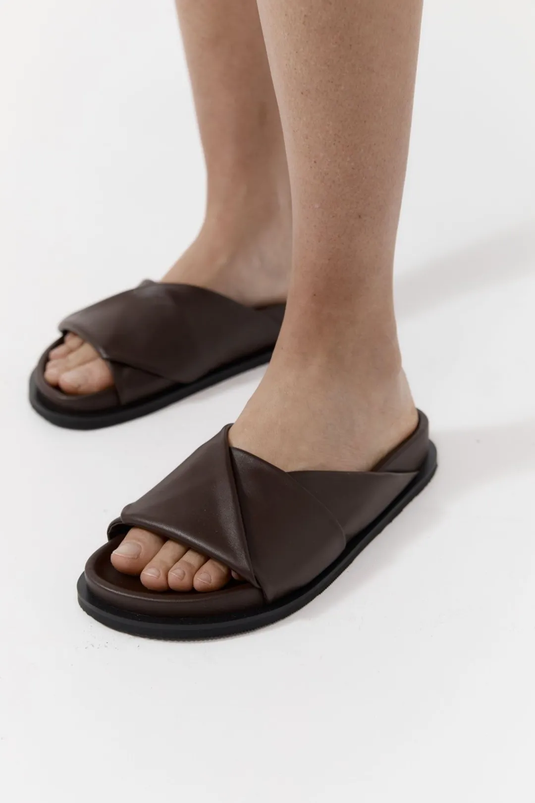 Slides*St. Agni Fold Detail Slide - Chocolate