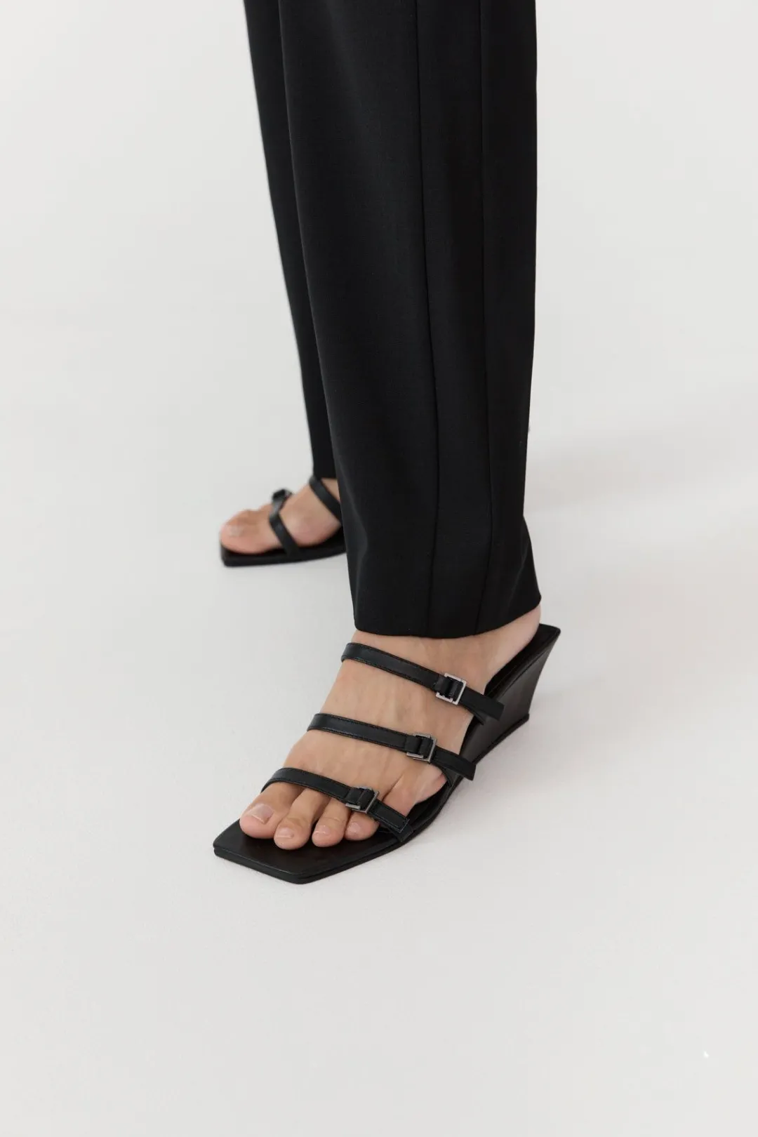 Wedges*St. Agni Mini Ring Detail Wedge - Black