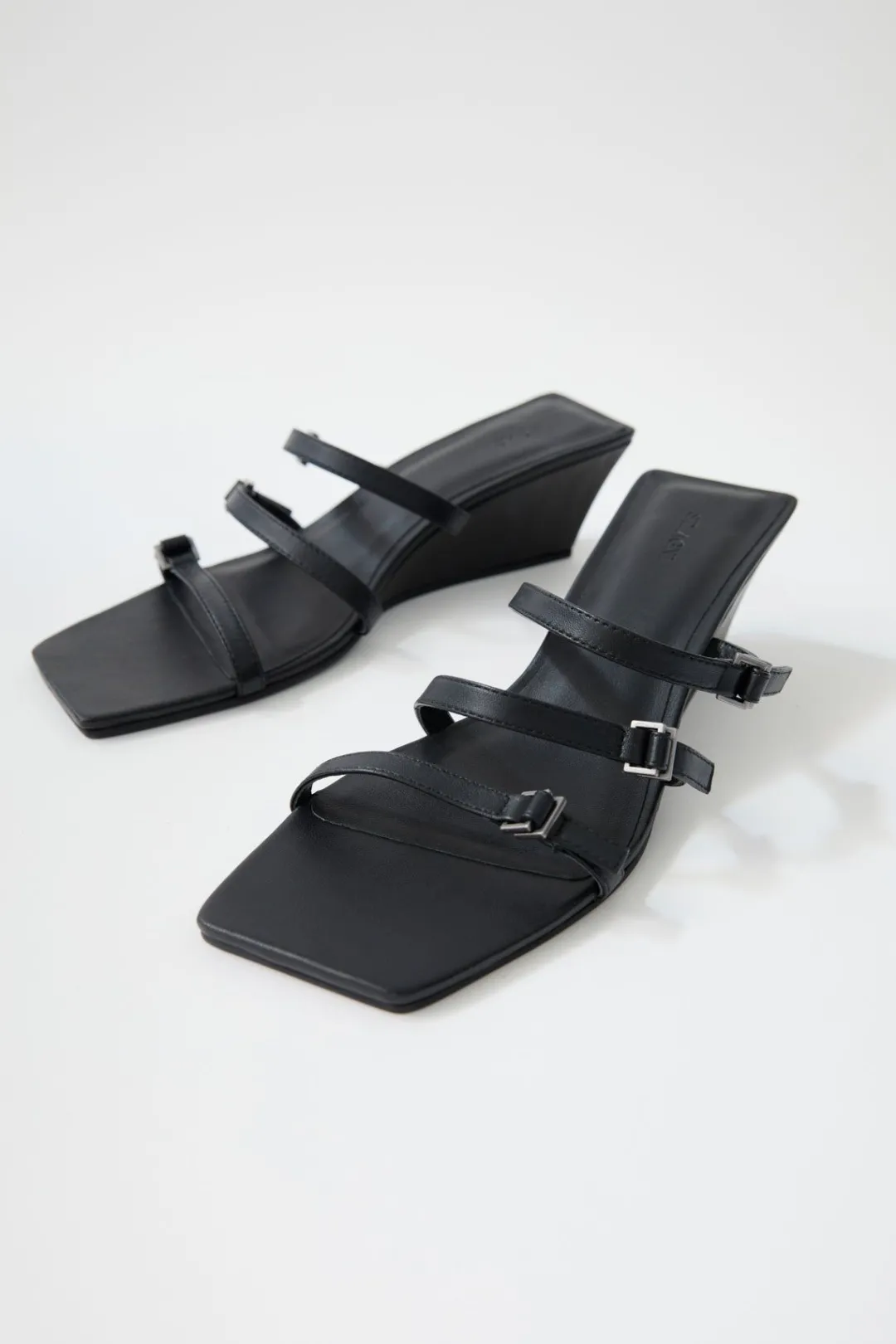 Wedges*St. Agni Mini Ring Detail Wedge - Black