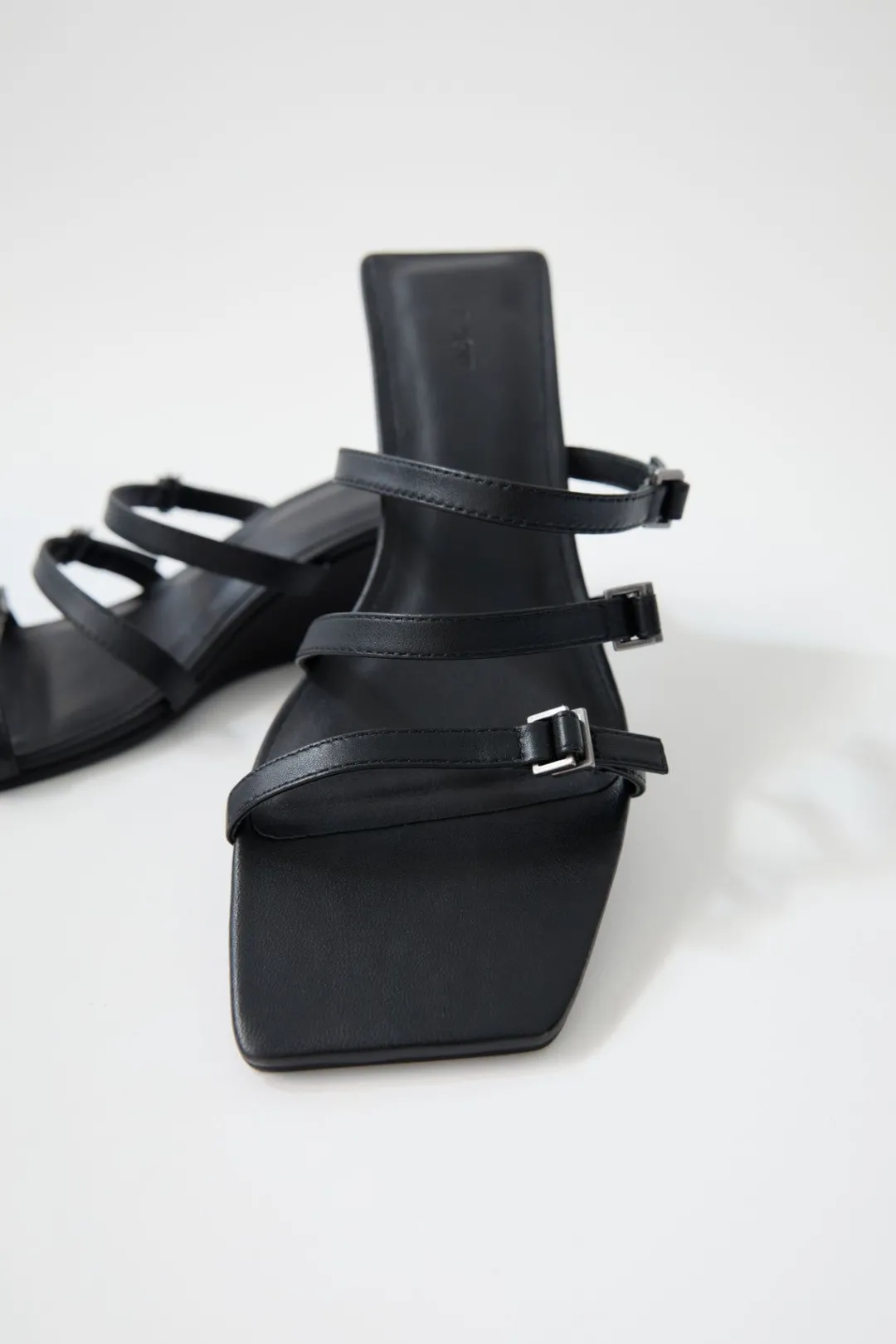 Wedges*St. Agni Mini Ring Detail Wedge - Black