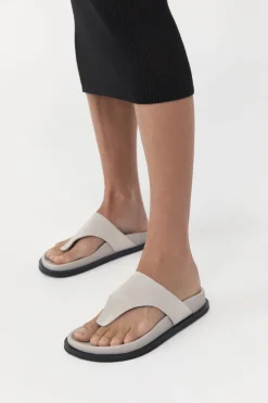 Slides*St. Agni Minimal Thong - Chalk